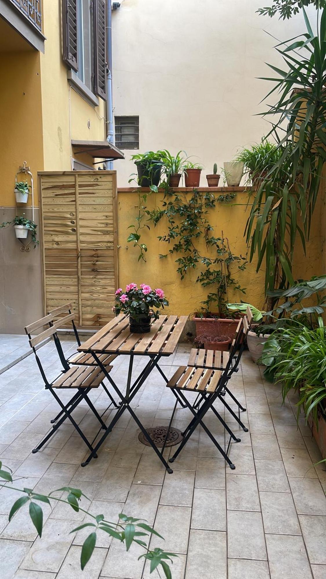 One-Bedroom Apartment With Patio Florence Exterior photo