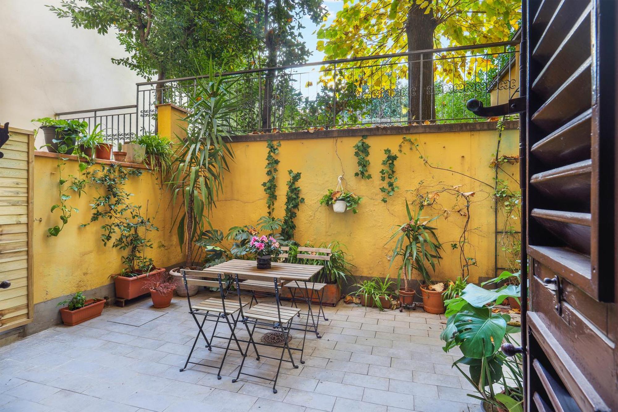 One-Bedroom Apartment With Patio Florence Exterior photo